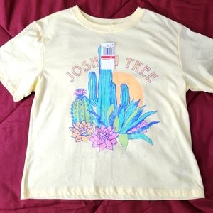 Women love tribe graphic tee